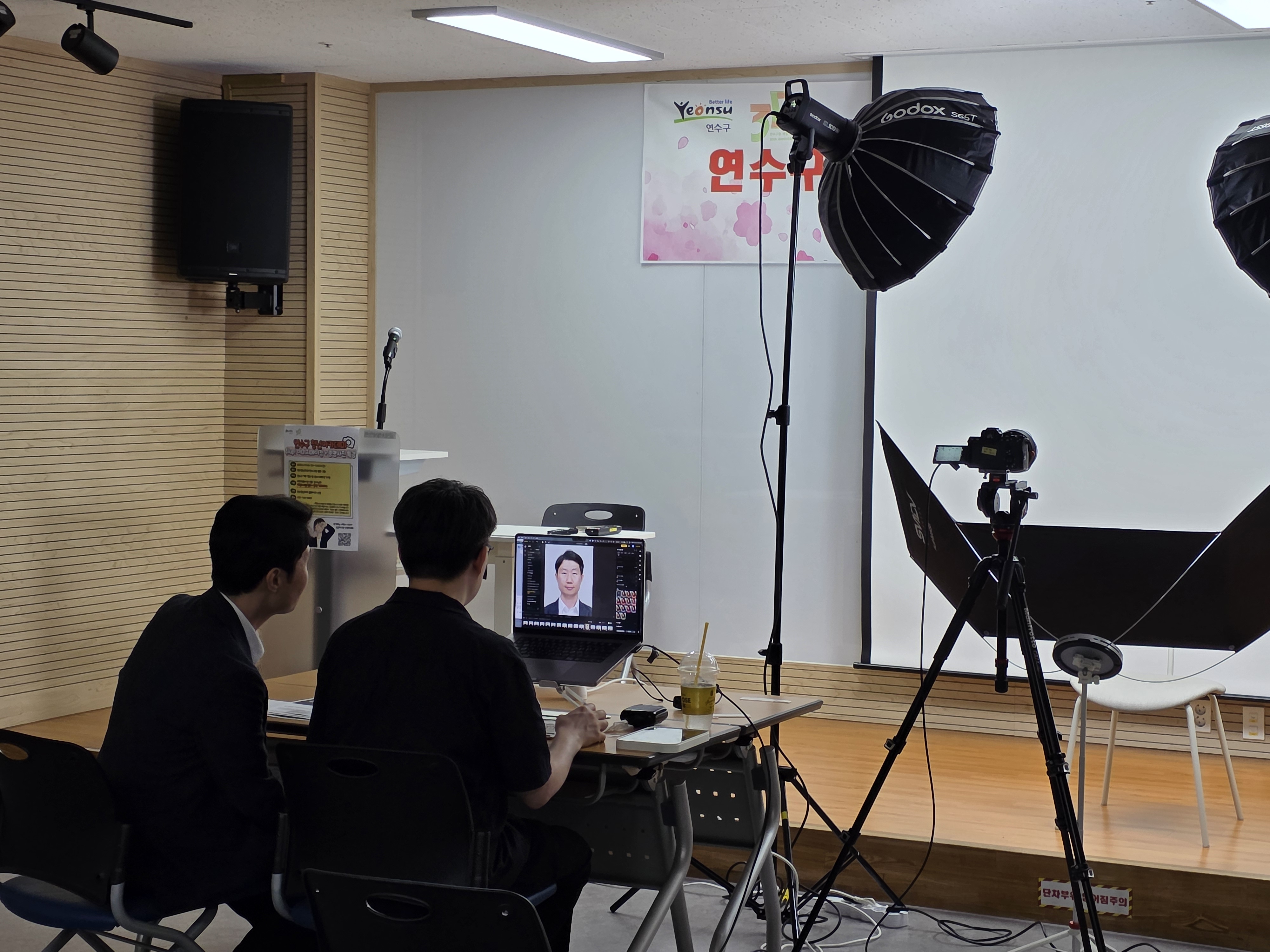 연수구는 지난 11일 구청 별관 2층 연수청년자리에서 취업 준비 청년들의 면접 대비 역량 강화를 위한 청년아카데미 ‘취UP! 이미지메이킹증명사진 특강’을 진행했다